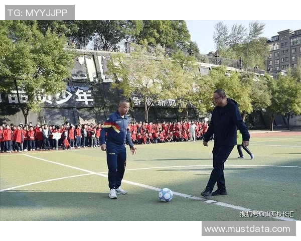 小学三年级足球比赛精彩直播共同见证小球员们的拼搏与成长